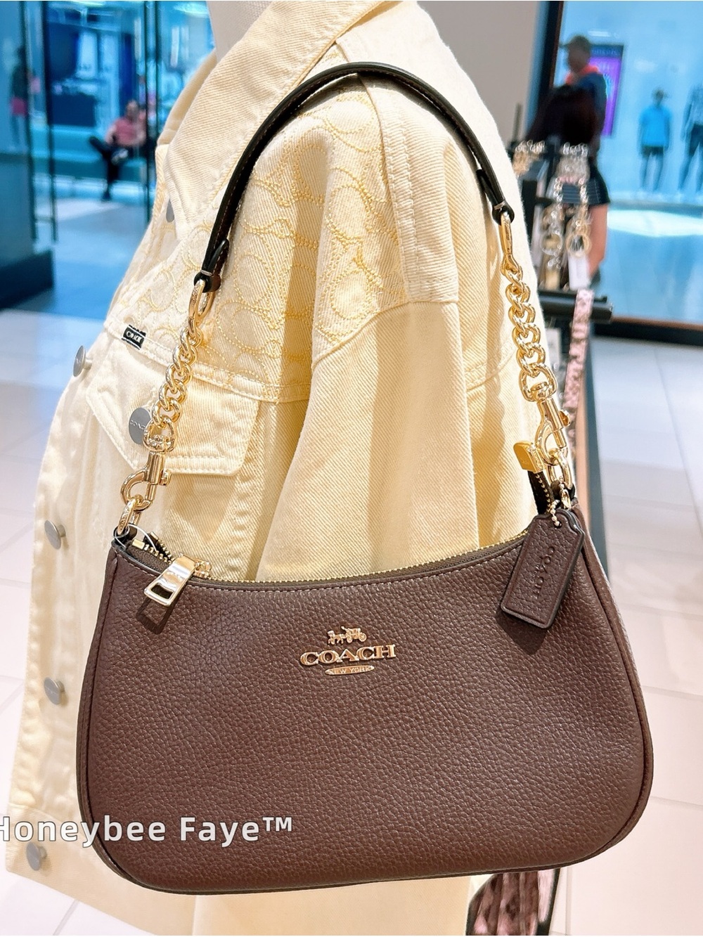 COACH Pebbled Leather Shoulder Bag with Gold-Tone Chain cv934 maple c - Picture 2 of 9